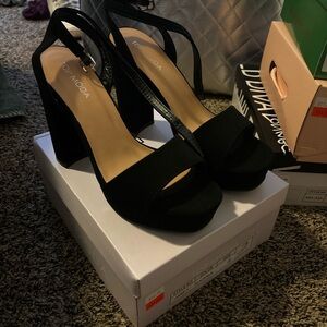 Size 8 heels still brand new price tag still on them